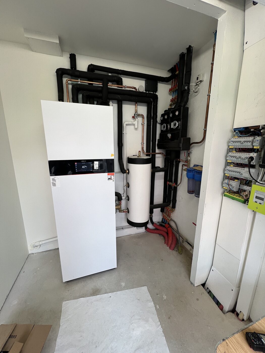 Installation intérieure PAC bi-zone Viessmann avec ballon ECS — Art & Clim Toulouse